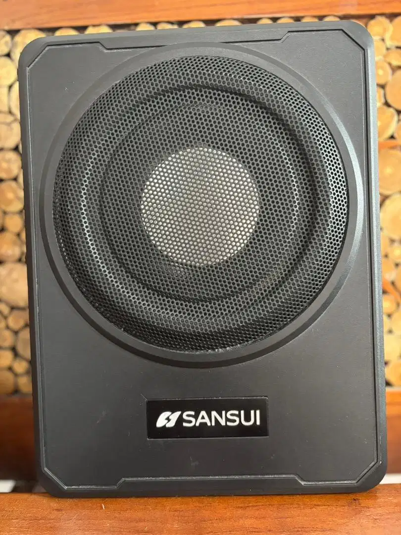 Subwoofer kolong merk Sansui