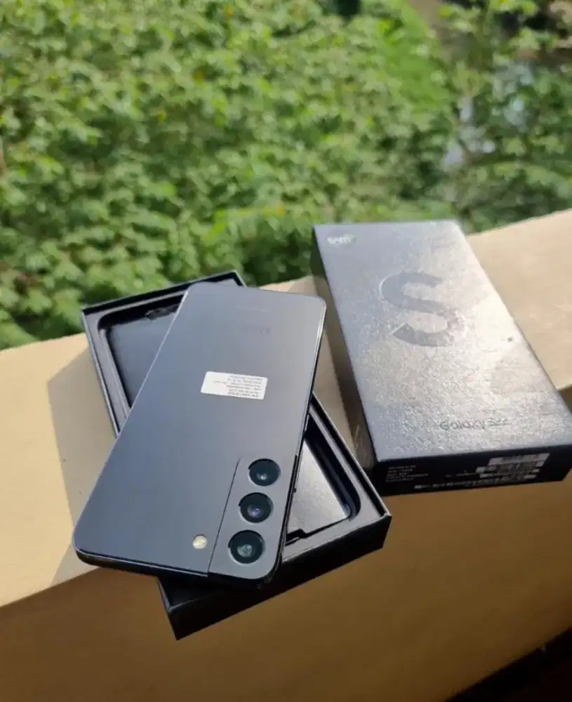 Samsung Galaxy S22 5G 8/128 GB SEIN Kondisi Bagus Siap Pakai