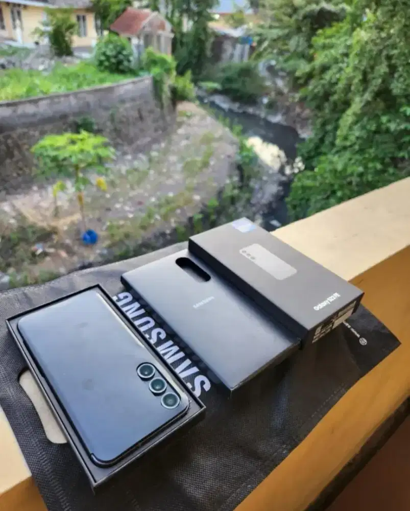 Samsung Galaxy S23 FE 5G 8/256 GB SEIN Kondisi Bagus Siap Pakai