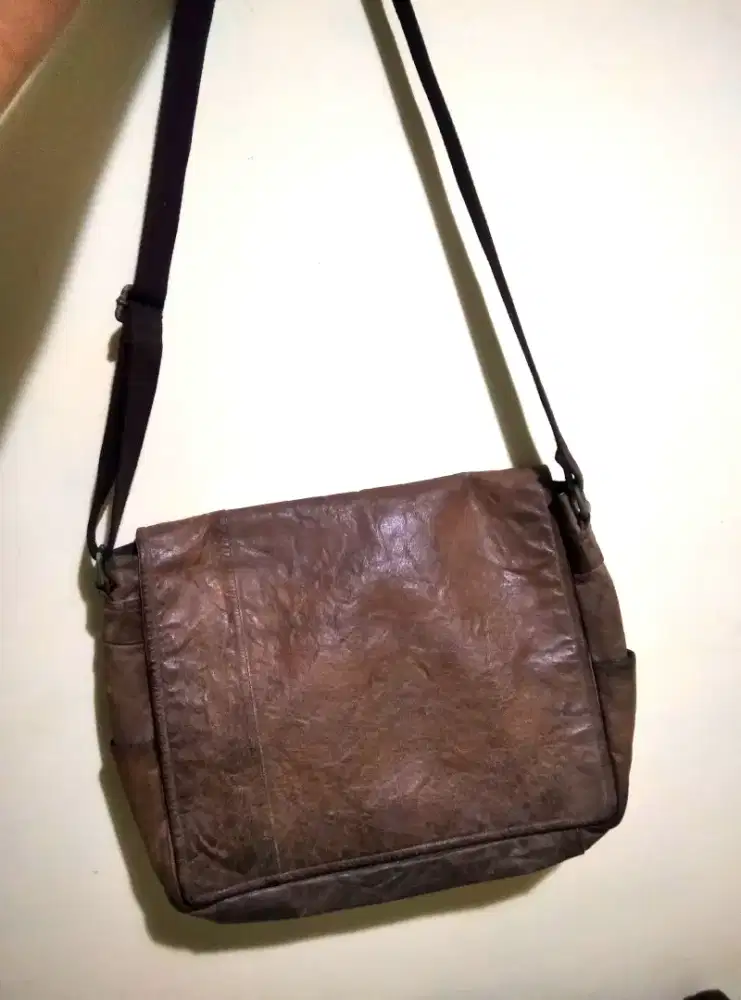 Tas selempang Zara Man Ori