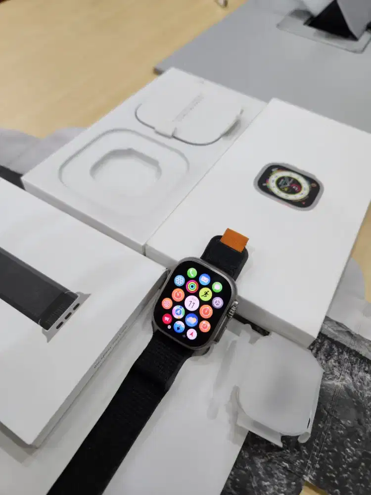 Apple watch Ultra Tangan pertama BH 99 Kondisi Seperti Baru