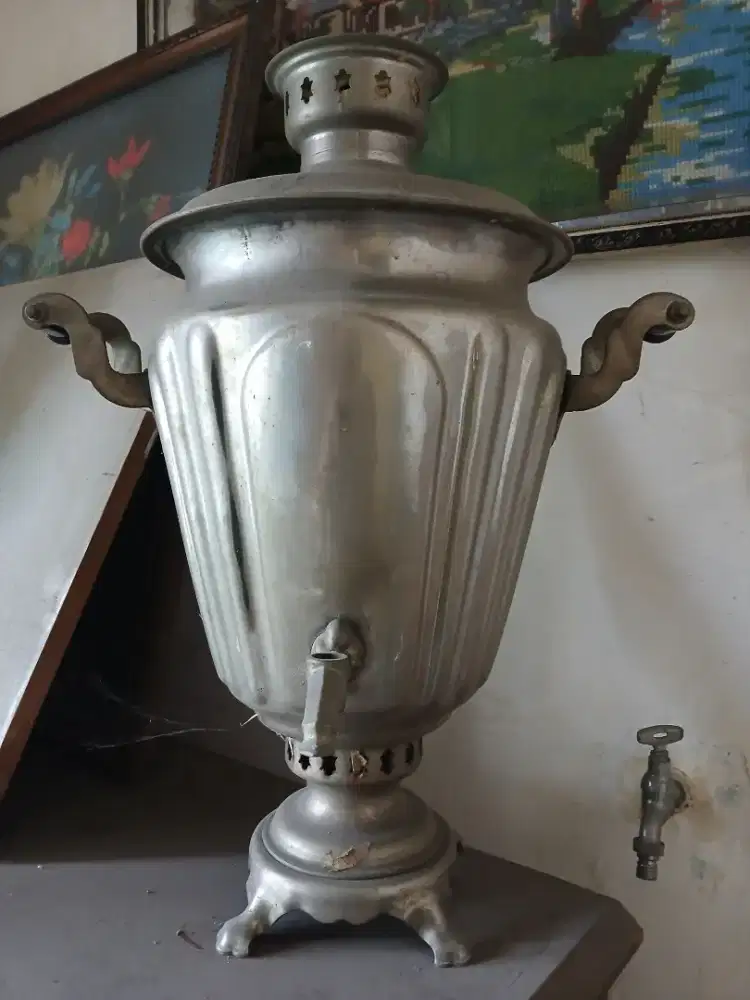 Samovar berusia puluhan th