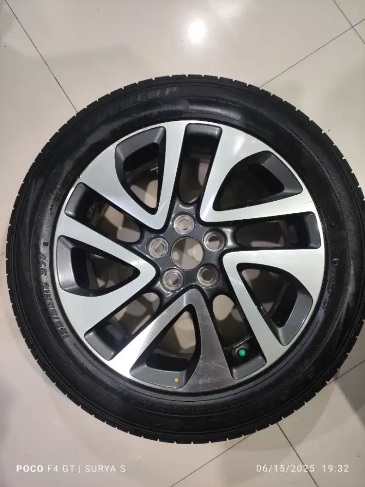 Ban R16 195/55 + Velg OEM Sienta Type V