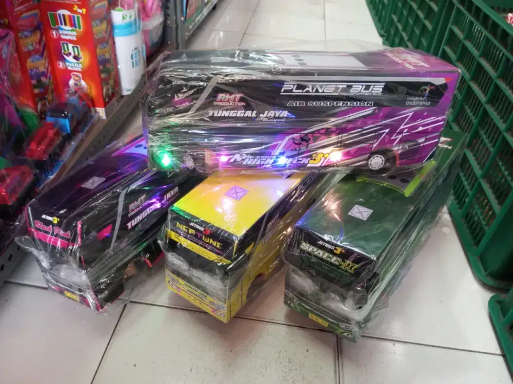 Mainan anak bis kayu oleng