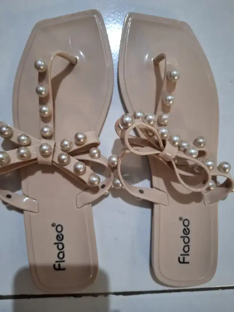 Sendal Teplek PVC Jelly Glossy Jepit Wanita - FLADEO