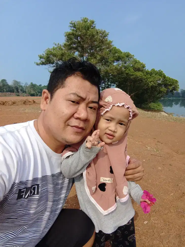 Cari kerjaan apa aja yg penting Halal. modal KTP keterampilan kerja