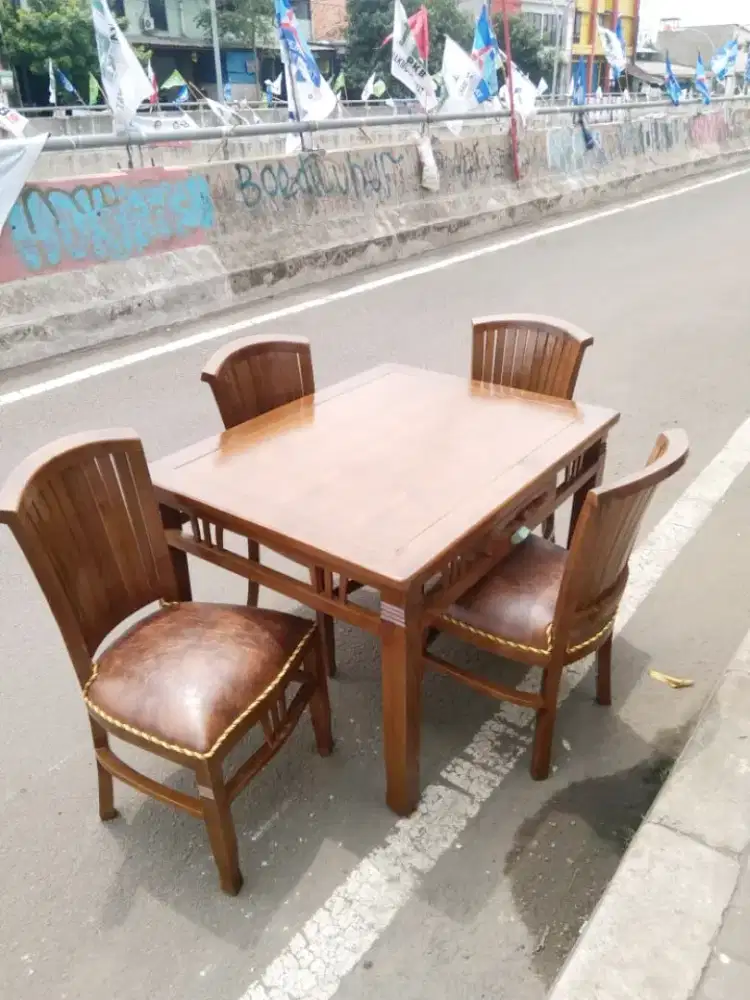 Meja makan jati jepara 4 kursi