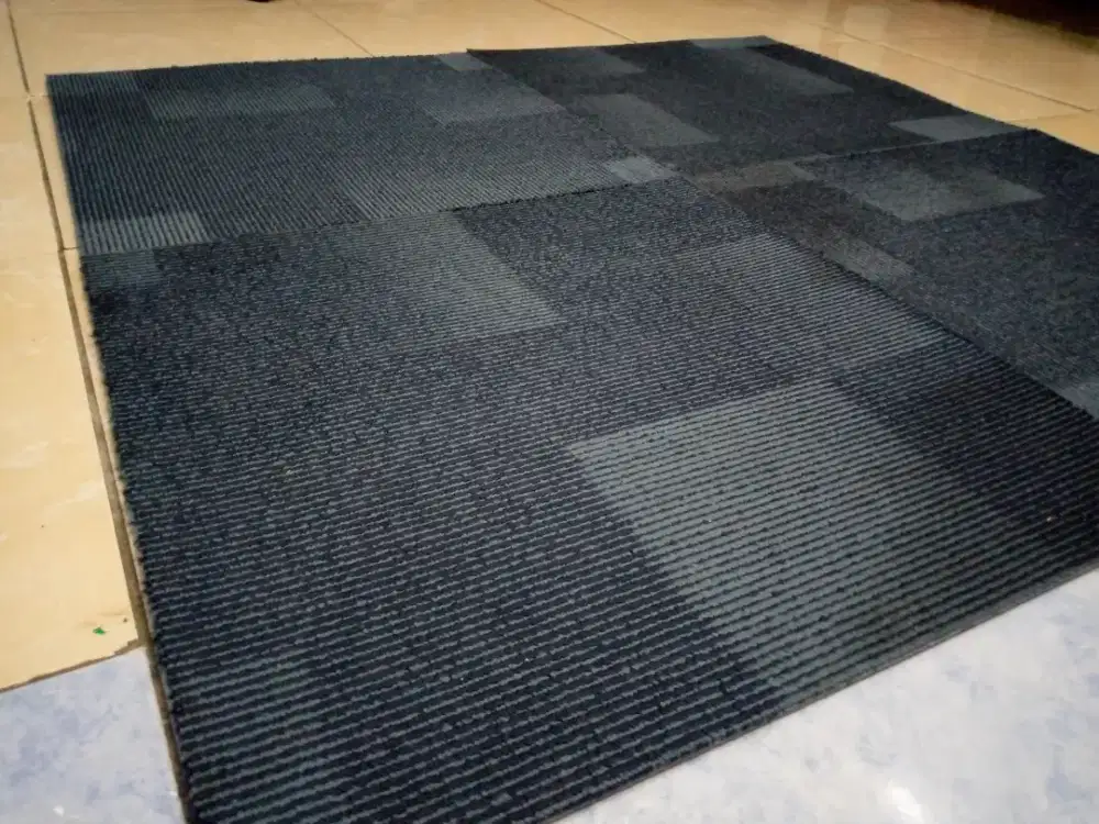 Karpet tile bekas