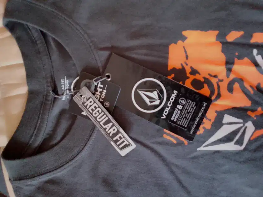 Kaos volcom bnwt size m fit L