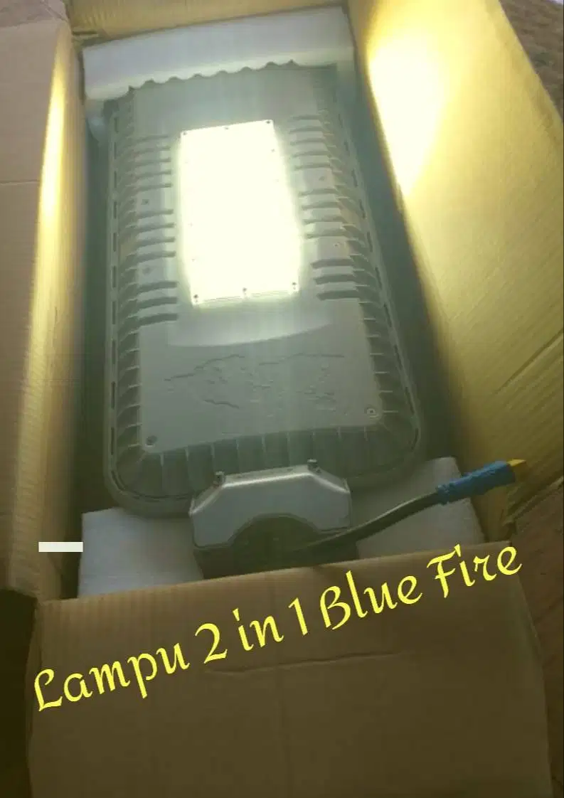 Lampu Jalan Solar Cell 2 in 1 Blue Fire 60W