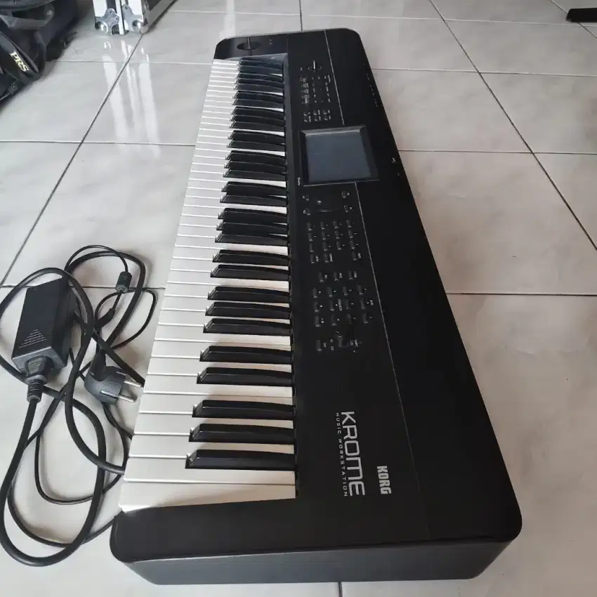 Keyboard synteshizer merk korg krome 73keys plus gigbag istimewa