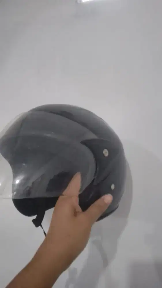 Helm anak warna hitam