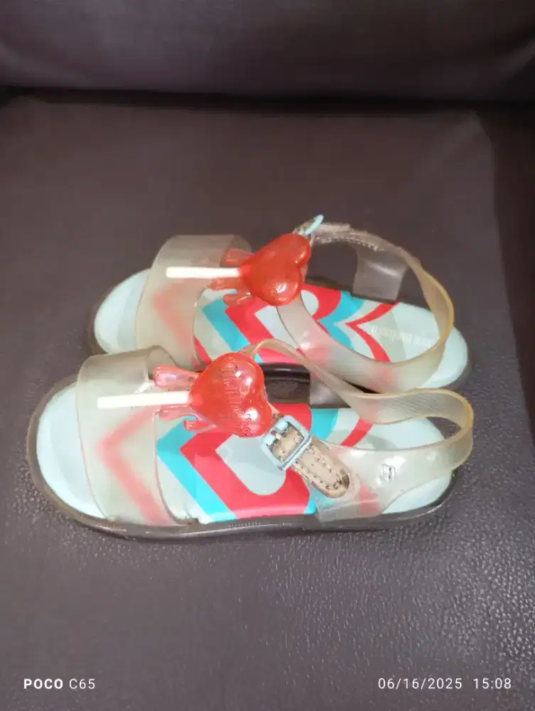 Sepatu sendal anak perempuan Mini Melissa