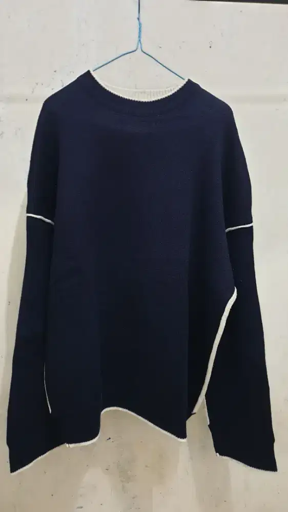 Sweater crewneck rajut