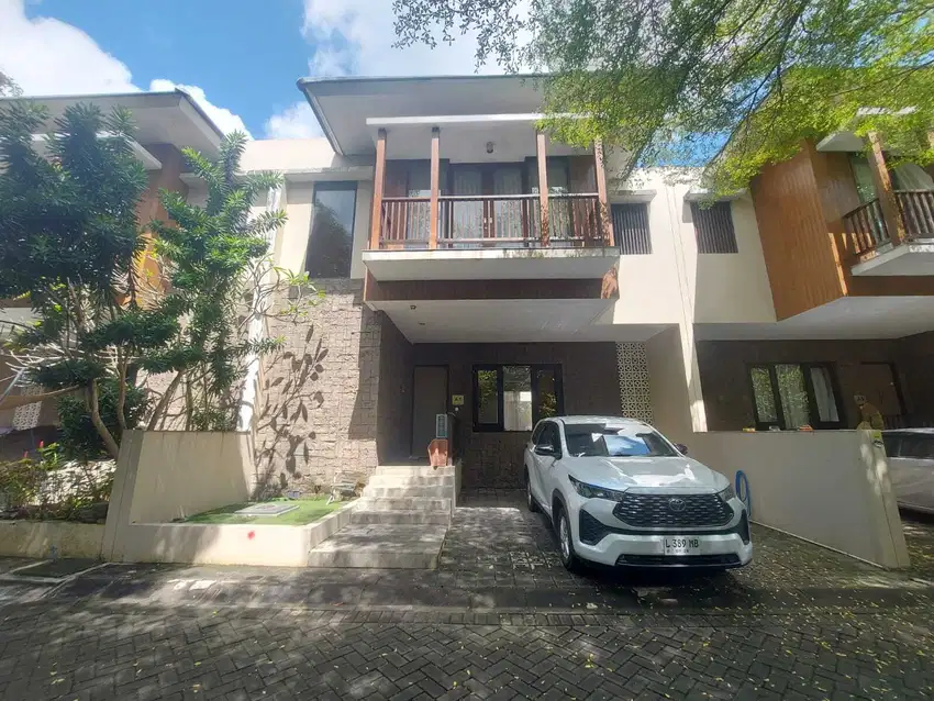 FOR LEASE LUXURY VILLA ONE GATE Sistem WITH PUBLIC POOL IN JIMBARAN
