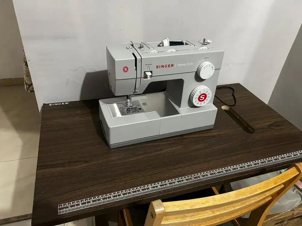 Set Mesin Jahit Singer Heavy Duty 4423