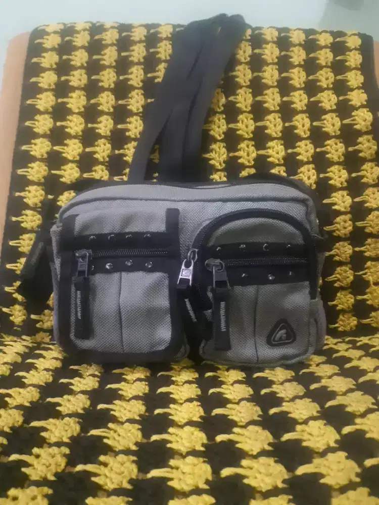 Slingbag/tas slempang unisex genova preloved tjap karoeng