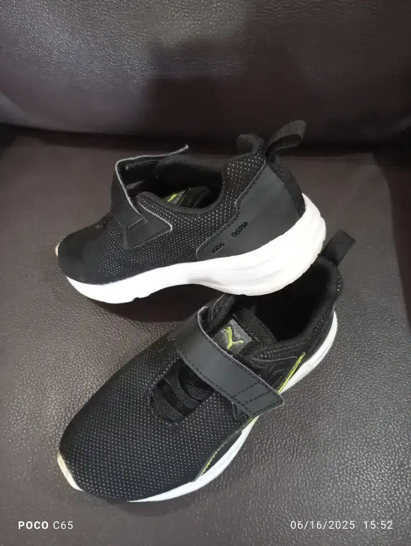 Sepatu sport anak perempuan Puma Soft Ride