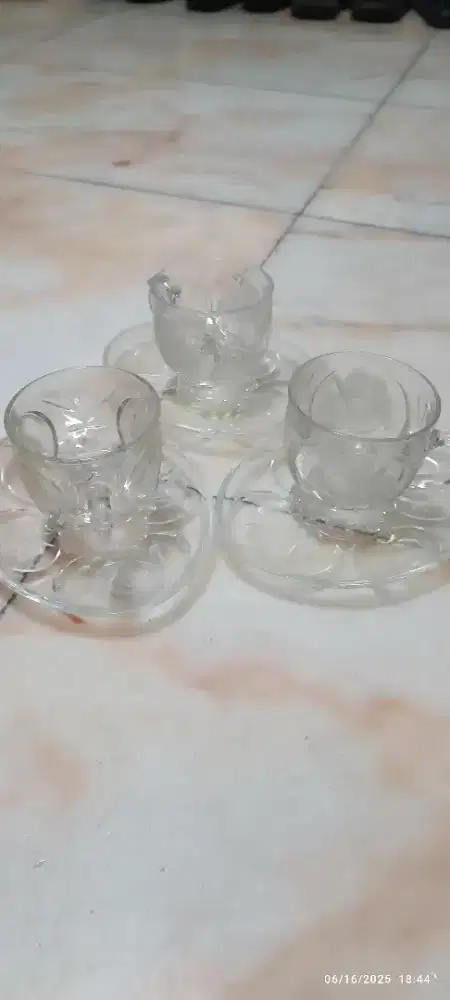 Cangkir & Piring berukir Bunga