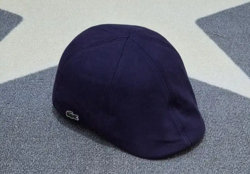 Topi pet flat cap lacoste original bekas preloved unik