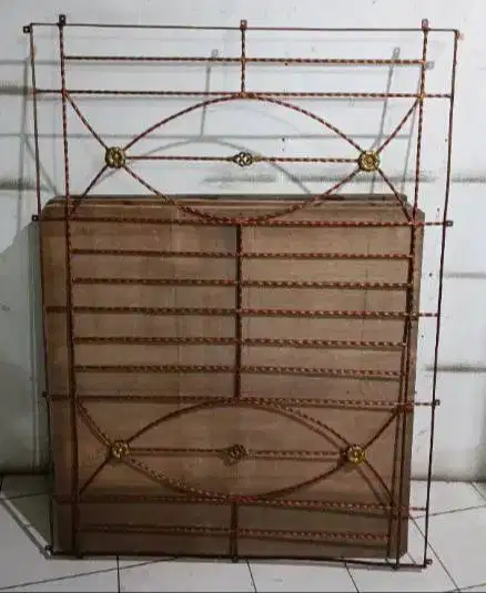 Teralis Besi Jendela Besar Bekas Murah