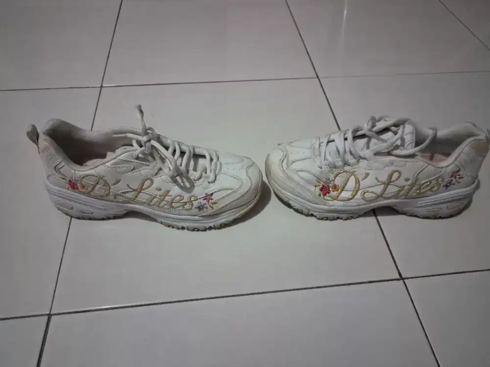 Sepatu Skechers Delites Putih Uk 39