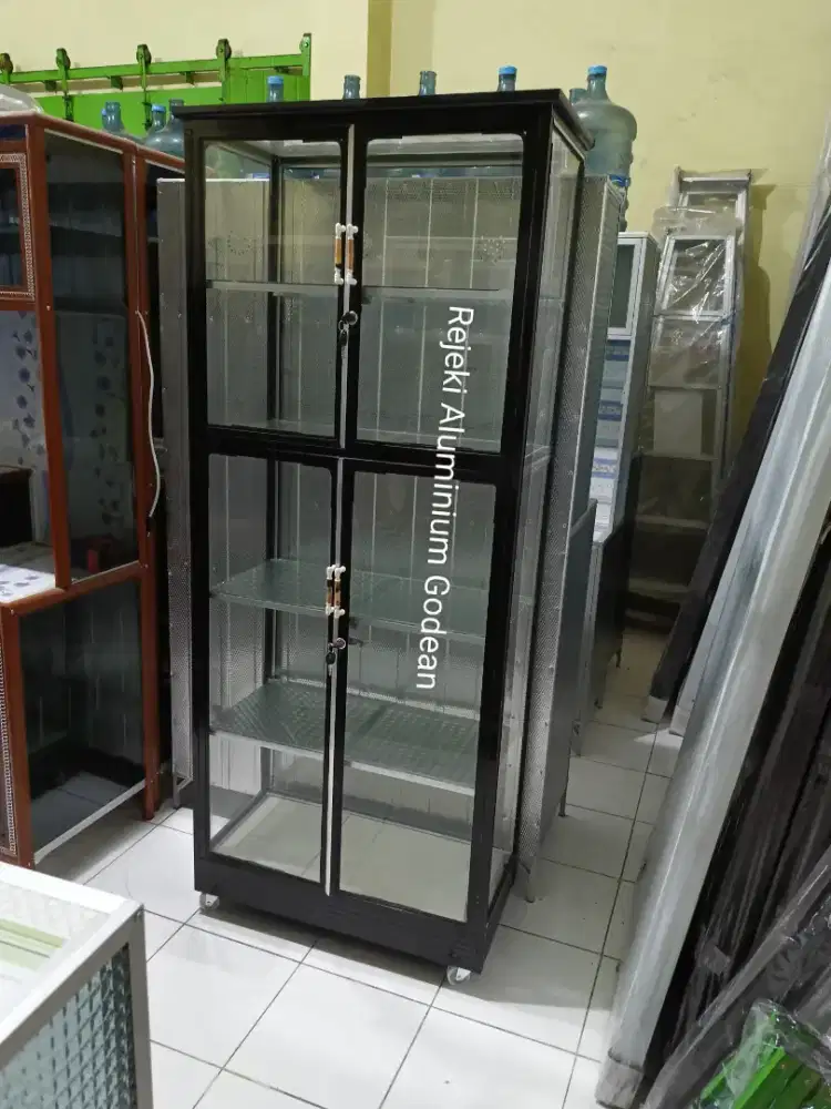 Lemari sap kaca aluminium