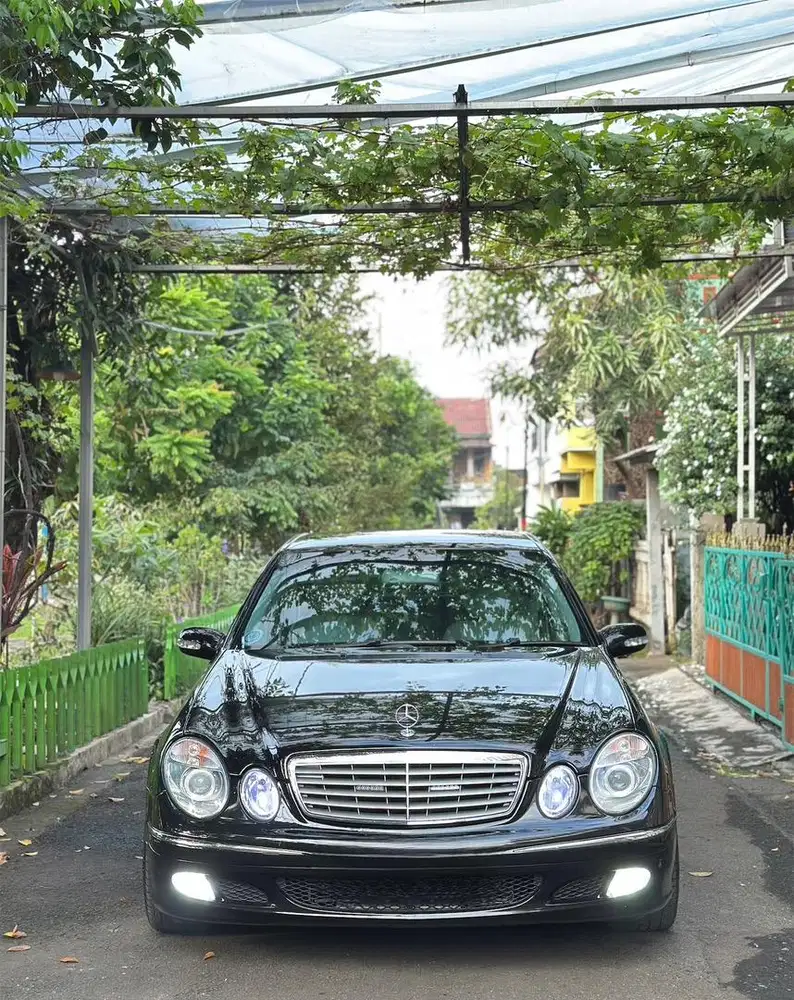 Mercedes-Benz E240 2005 Bensin