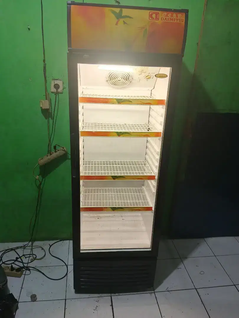 Di jual showcases daimitsu 4 rak