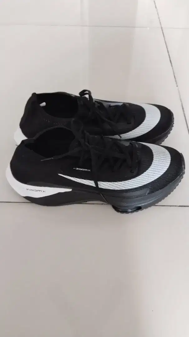 Preloved Sepatu Running Import