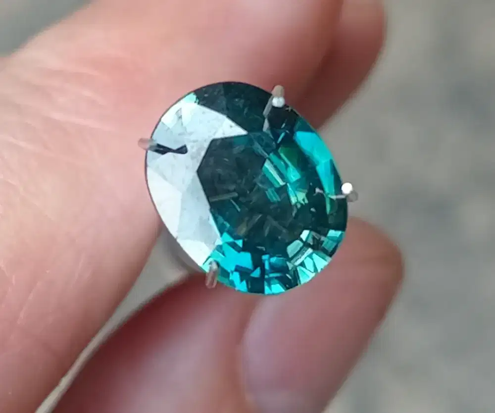 Natural blue zircon fenomena tricolor 3.92 crt
