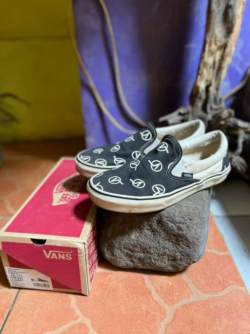 VANS Slip On (Circle V)