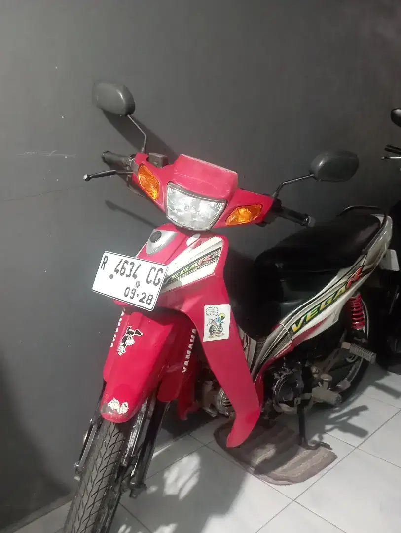 Dijual yamaha vega tahun 2005 warna merah pelk ruji
