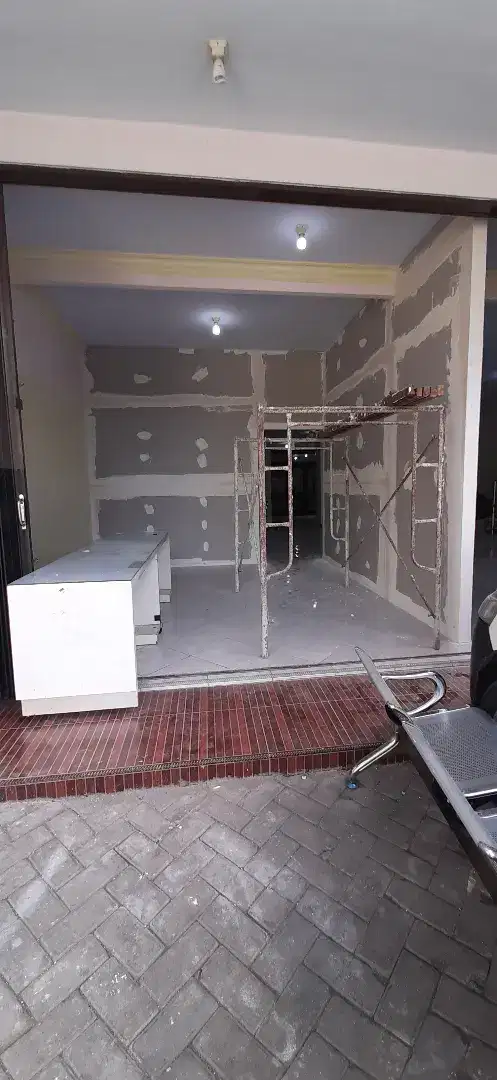 Tukang skat partisi dan almunium