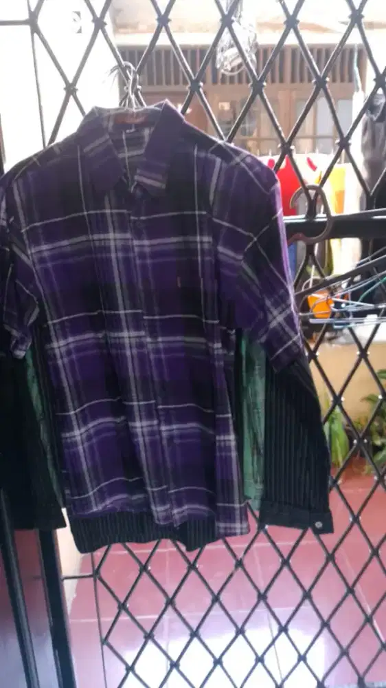 Kemeja Lengan Pendek Ukuran M Preloved