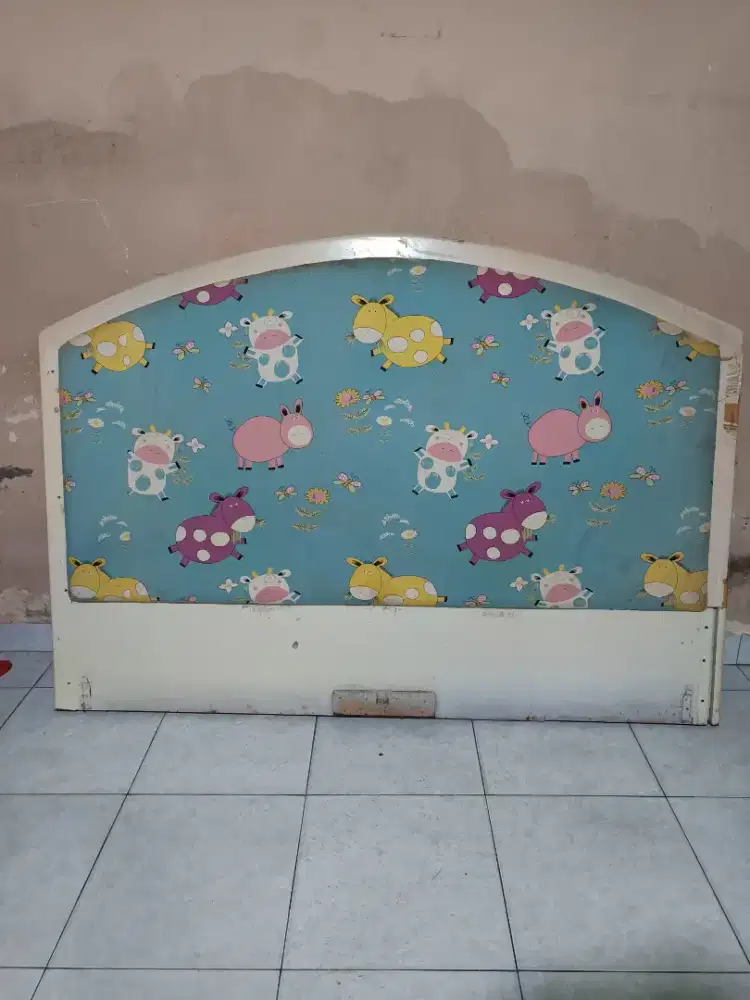 Dipan Tempat tidur nomor 1