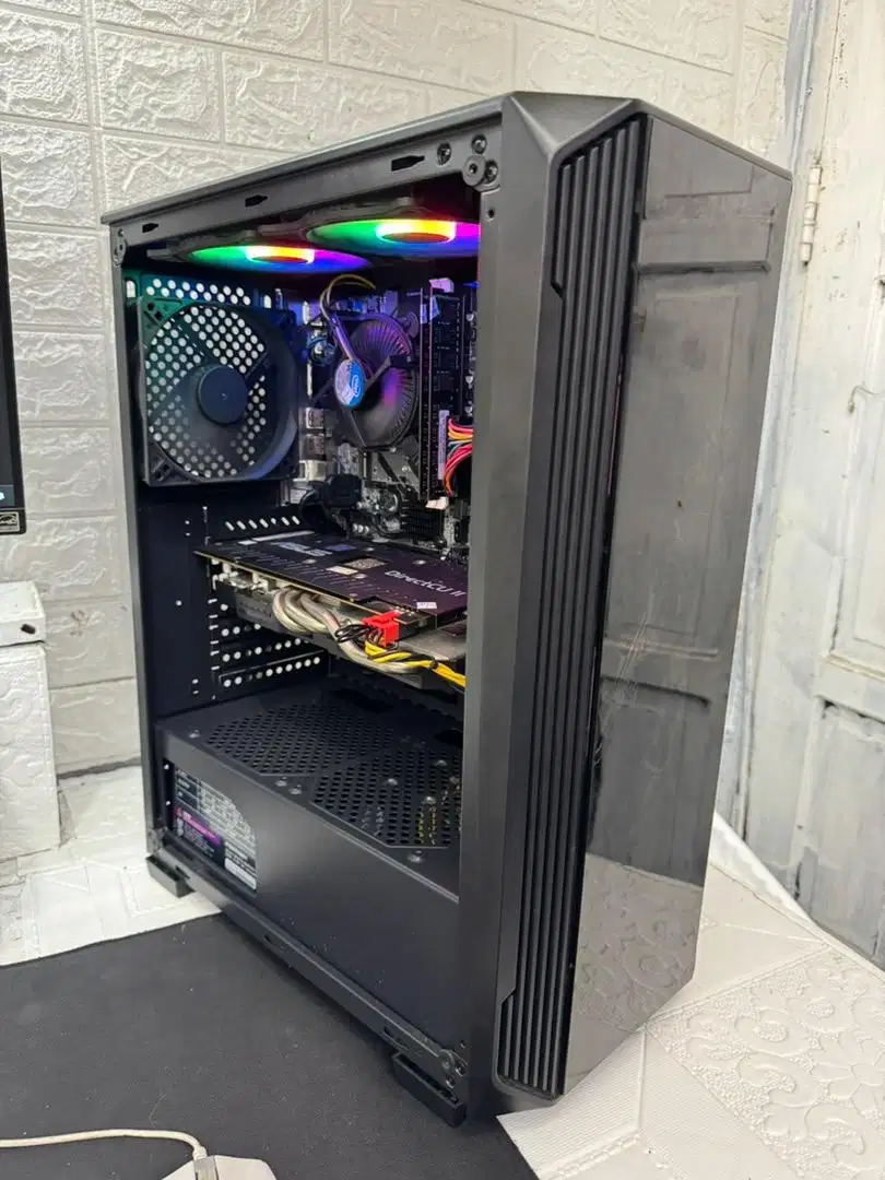 BISA FIFA/PES/DOTA DLL CUMA 2,3 JT INTEL CORE I5 R9 380 4GB DDR5 WIFI