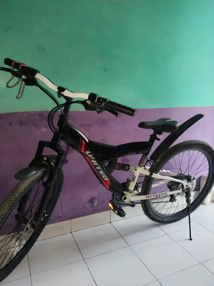 Sepeda Gunung MTB United Shimano 24 Speed Rem - FREE Outfit Sepeda NEW