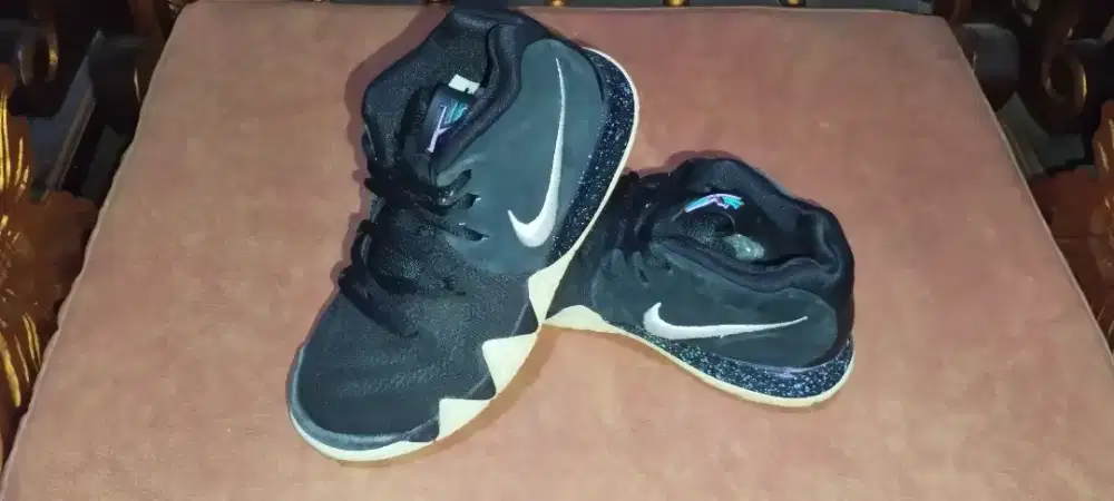 Sepatu Anak Basket Nike Kyrie Size 31