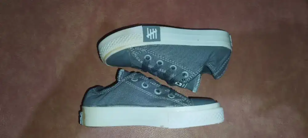 Sepatu Anak Converse Size 24