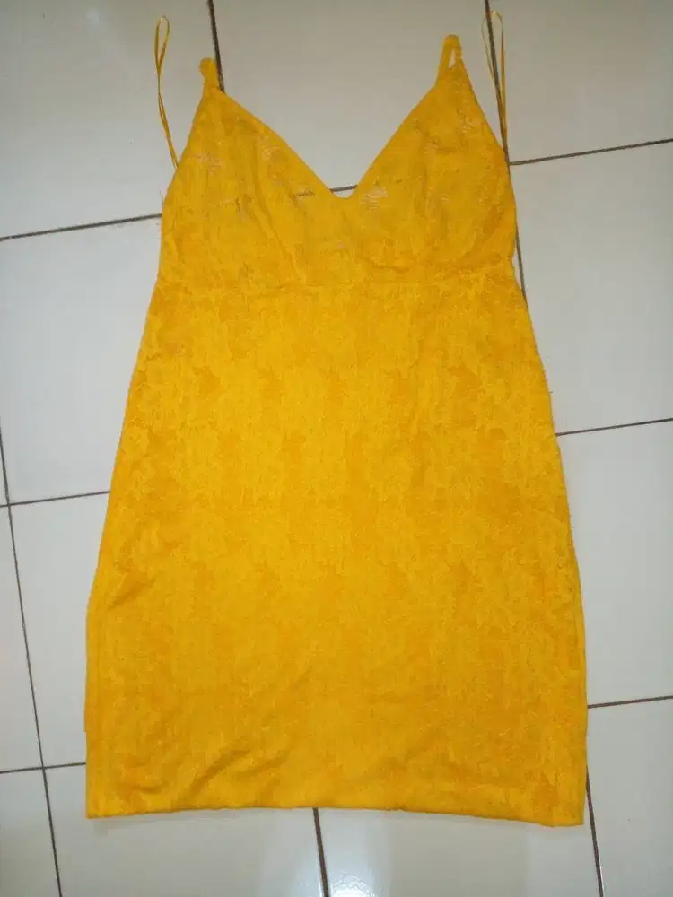 Zara W/B collection dress tali sling kuning full laces
