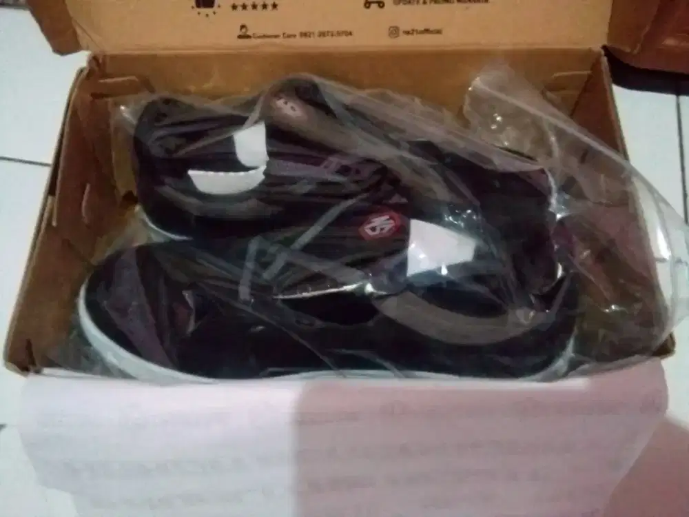 Jual sepatu baru ukuran 39 masih lengkap dus.