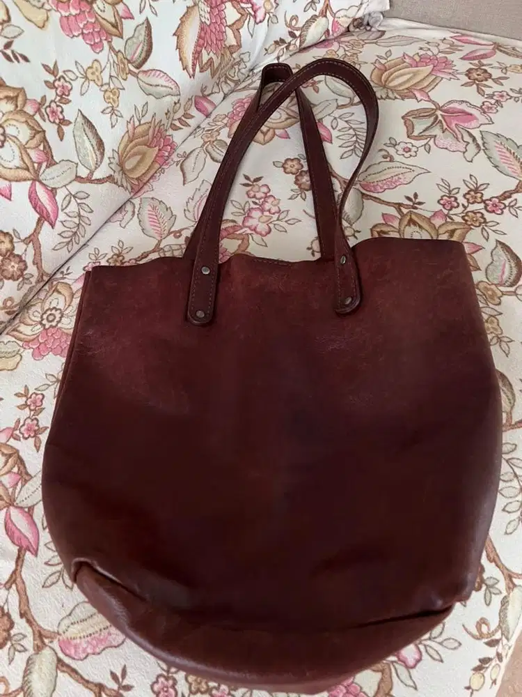 Tas kulit warna coklat di jual