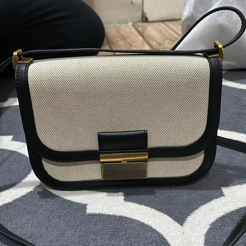 Preloved Tas Charles n Keith Multicolor