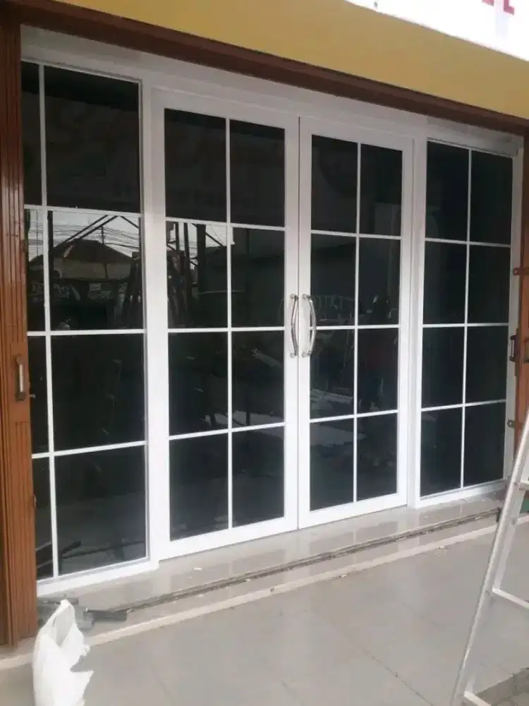 Sekatan kaca aluminium dan pintu utk ruko uk 4x3