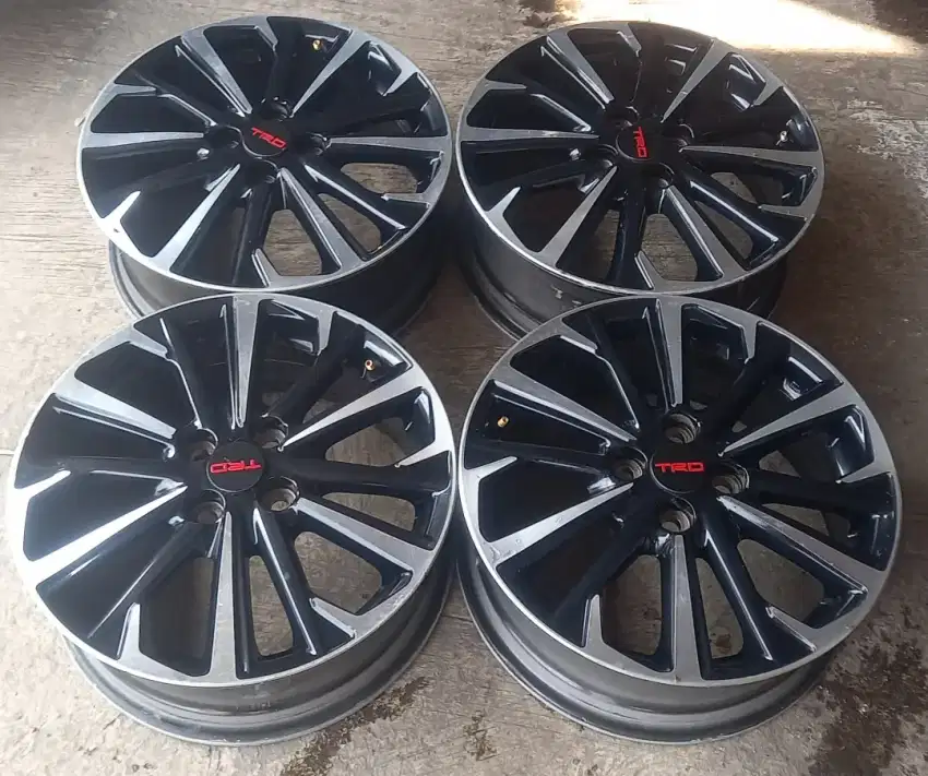 Velg toyota yaris ring 16 pcd 4x100