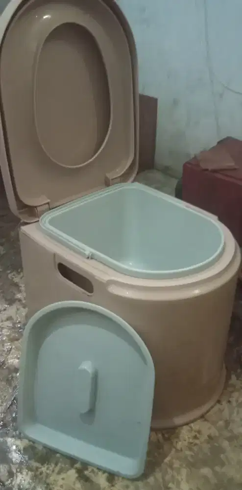 Closet Duduk portable buat anak  bahan fiber Plastik