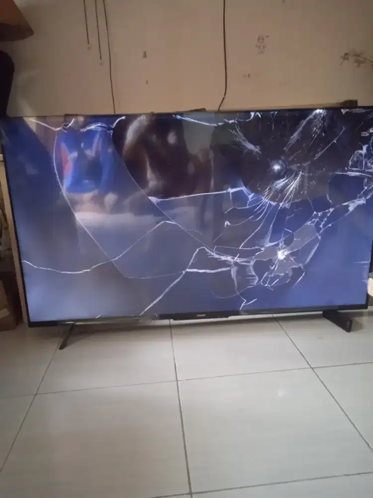 Jual televisi COOCAA,55,inci,type ,55,Y,72,retak,