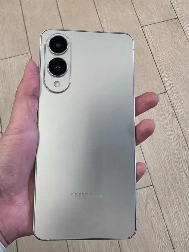 SERBU HP SAMSUNG DESIGN YANG SUPER TIPIS