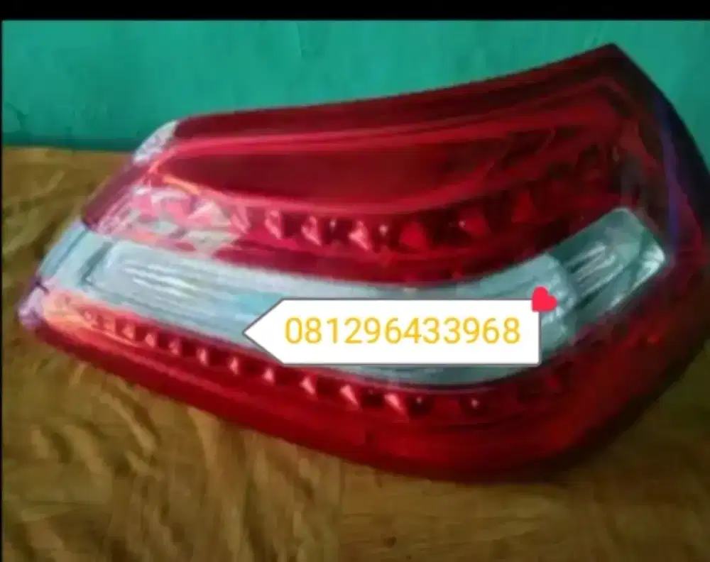 Lampu belakang nisan teana